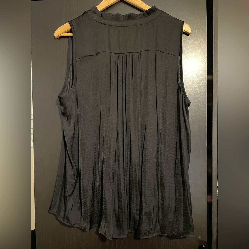 Simply Vera Vera Wang Classic Black Top - Picture 4 of 9